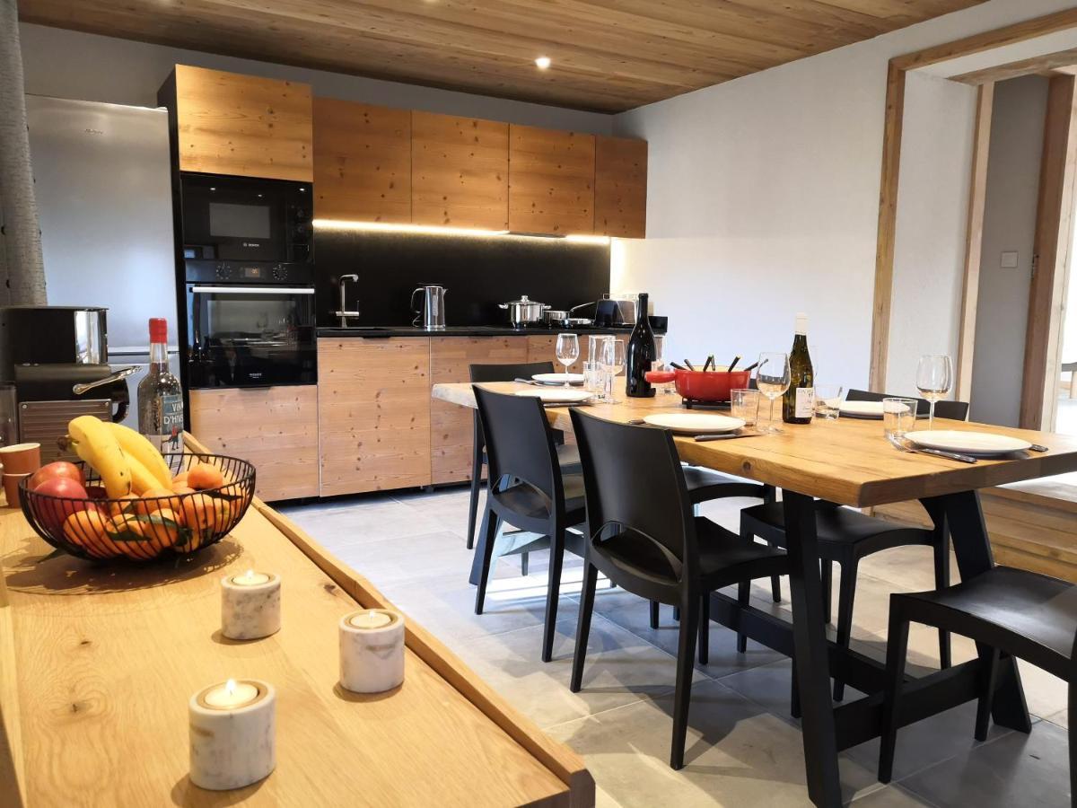 Chez Leon, Jacuzzi Et Sauna Des Le 1Er Septembre 2025 Samoëns Esterno foto