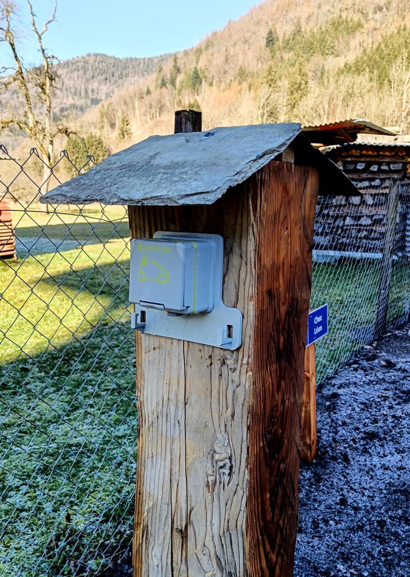 Chez Leon, Jacuzzi Et Sauna Des Le 1Er Septembre 2025 Samoëns Esterno foto