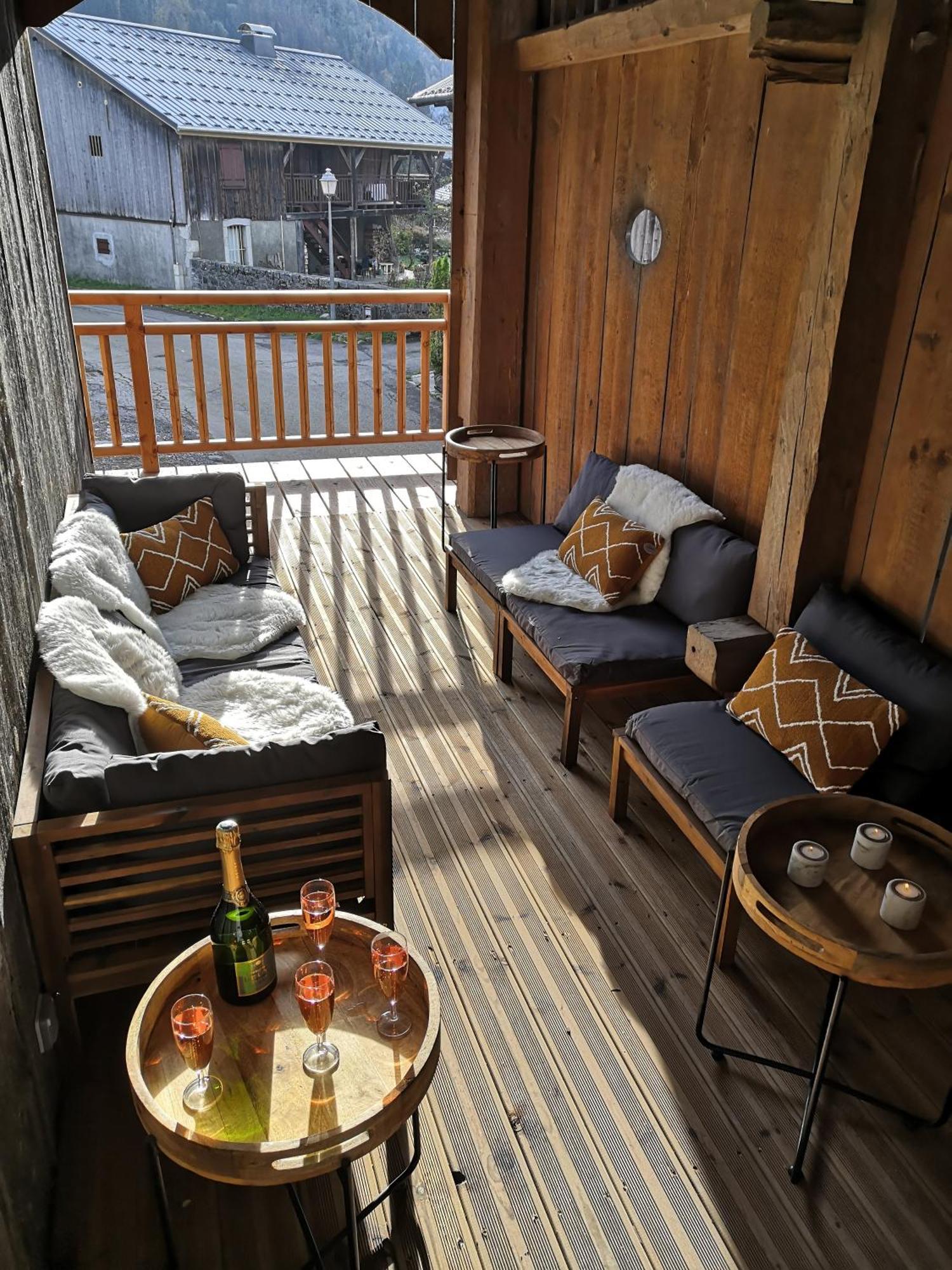 Chez Leon, Jacuzzi Et Sauna Des Le 1Er Septembre 2025 Samoëns Esterno foto