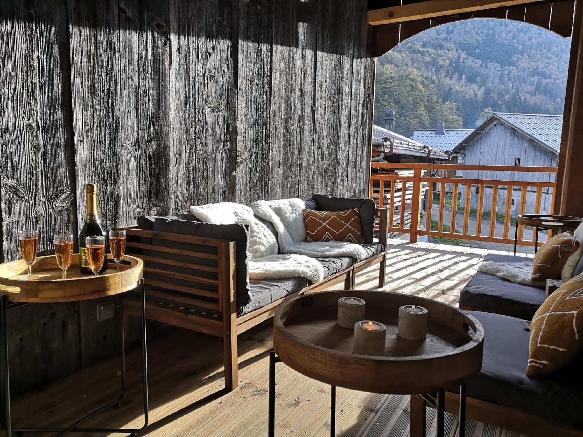Chez Leon, Jacuzzi Et Sauna Des Le 1Er Septembre 2025 Samoëns Esterno foto